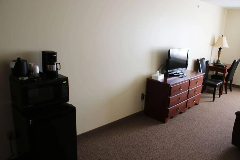The Edgewood Hotel and Suites