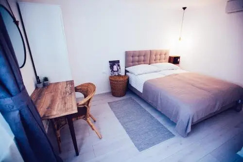 Stay@10 Rooms