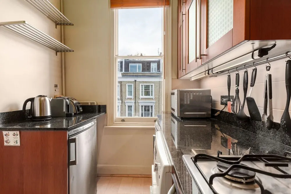 Bright Eardley Crescent Nest