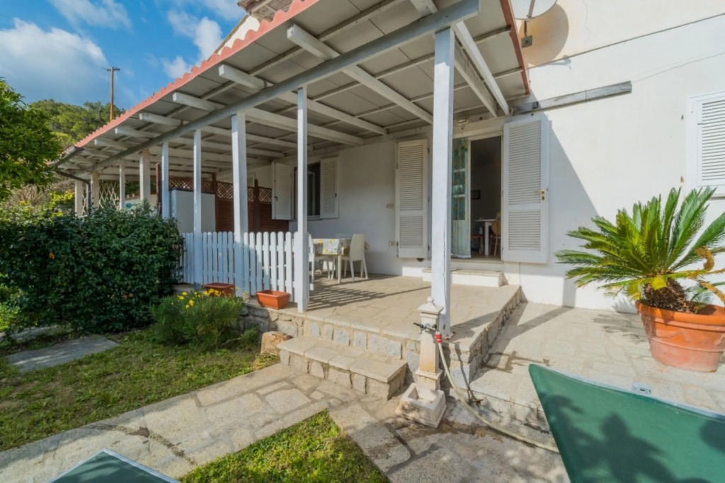 Limoncino in Marina di Campo with large outdoor spaces, garden and cycles for guests-IL LIMONCINO