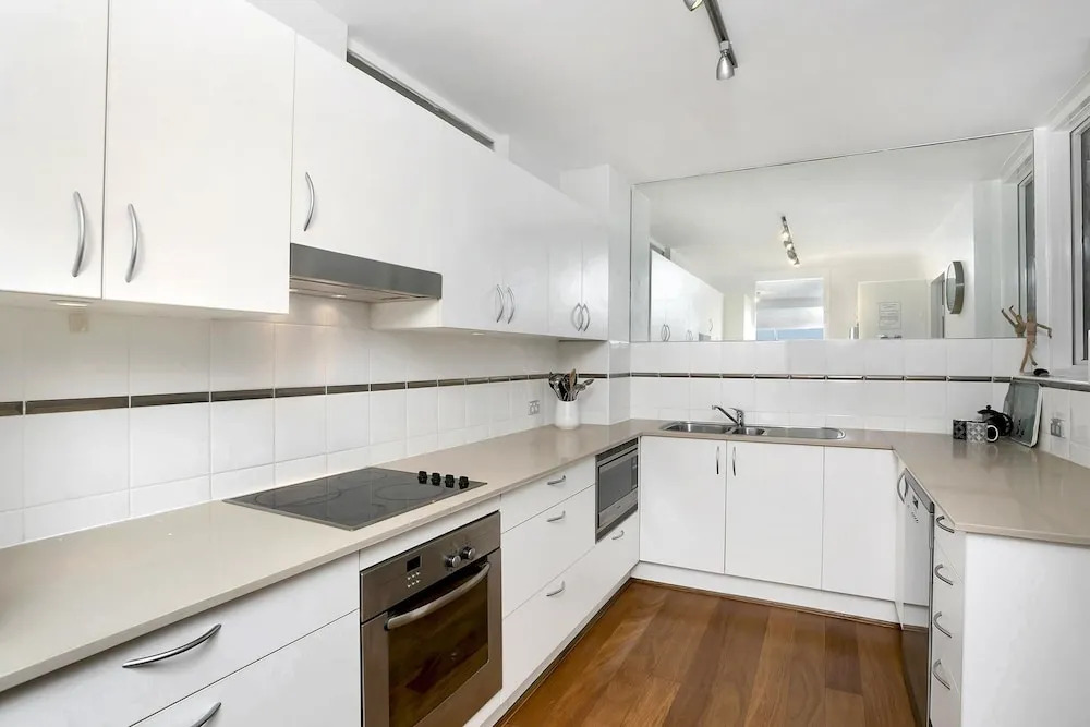 Beautiful 2 Bedroom Apartment Overlooking Manly Wharf - MAN29