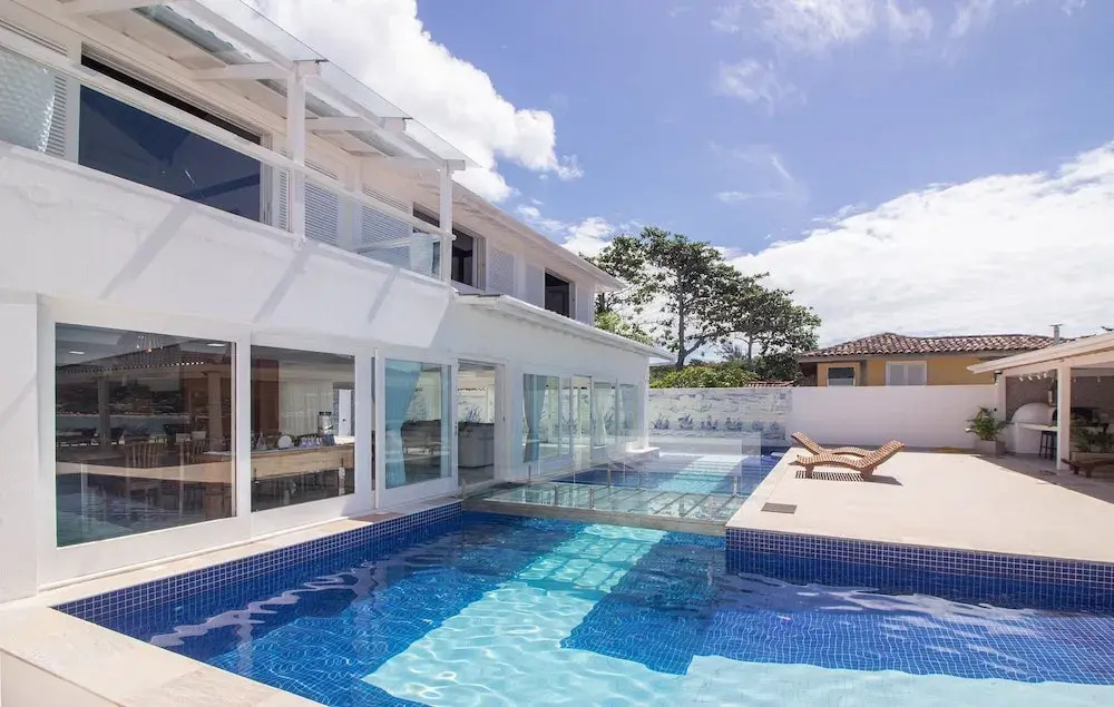 Mansão Pé na Areia Ferradura com 4Suítes