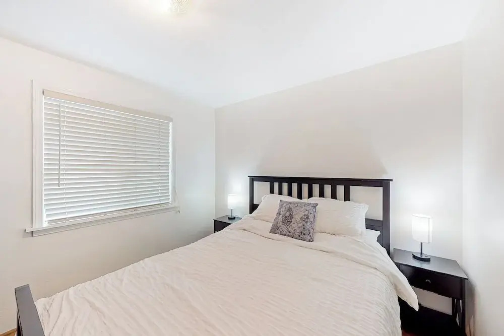 1BR Sunlit Retreat w/ Patio - Near Golf & Parks