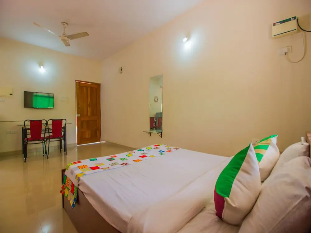 OYO 13794 Home Cozy Studio Utorda Beach