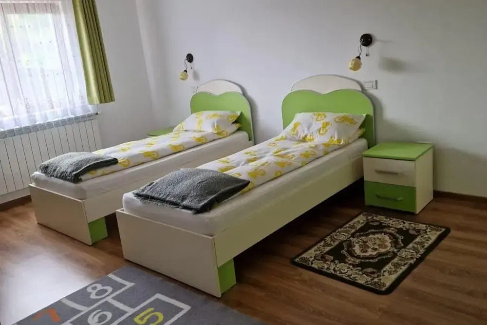 Bucovina-mountainhouse-5br-fireplace-hottub-wifi