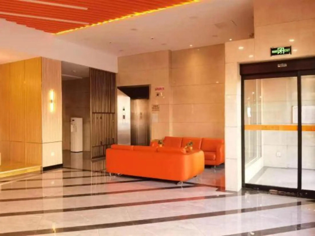 Orange Hotel (Taiyuan Qinxian North Street Maoye Tiandi Branch)