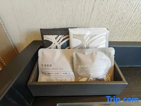 MEHOOD LESTIE Hotel (Yantai Zhifu Station Red Star Macalline Central Park)