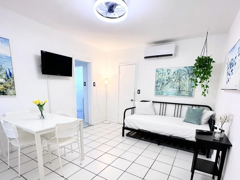 Southwinds Inn 7 for 4 Guests Close to the Beach