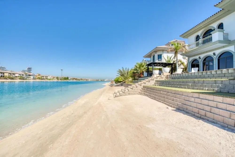 Glamourous Beachfront Villa on The Palm w Pool