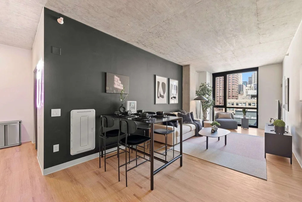 Luxury 3 Bed 3 Bath High Rise With Gym Amenities