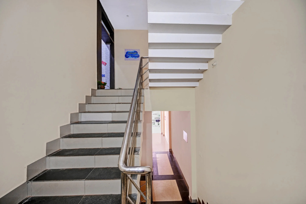 Capital O 90988 Moonlight Guest House