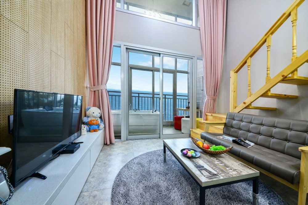 Yeosu Feeling Pension