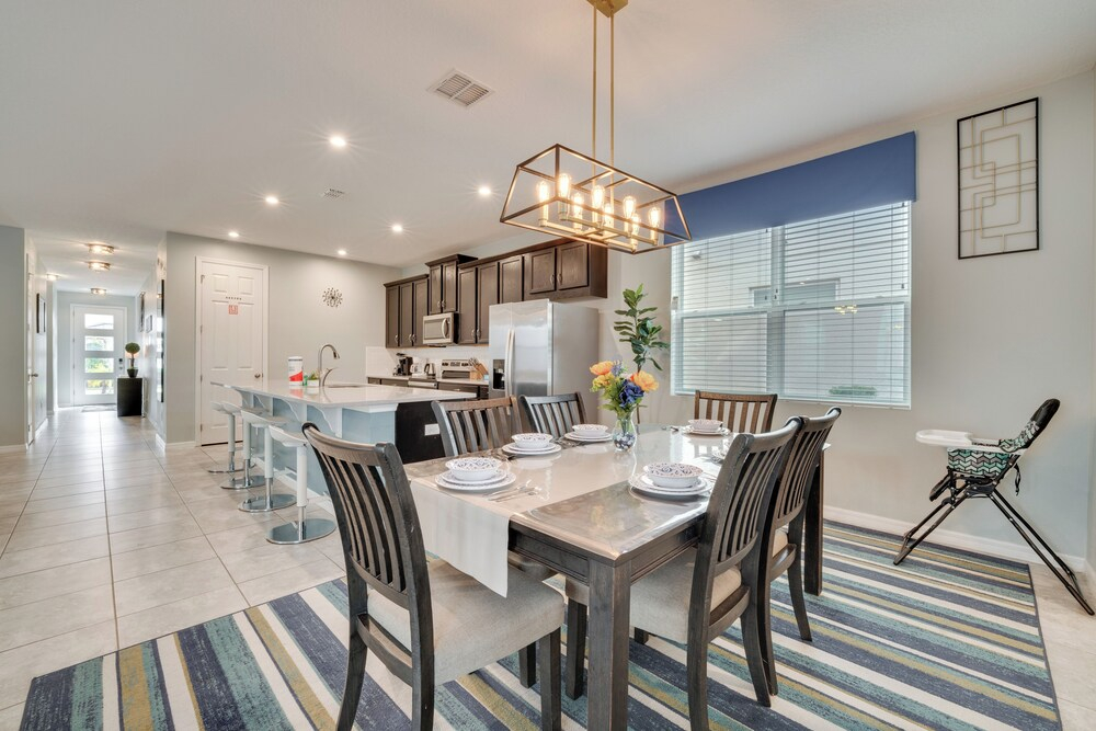 14 Mi to Wdw: Family-friendly Home w/ Movie Room!