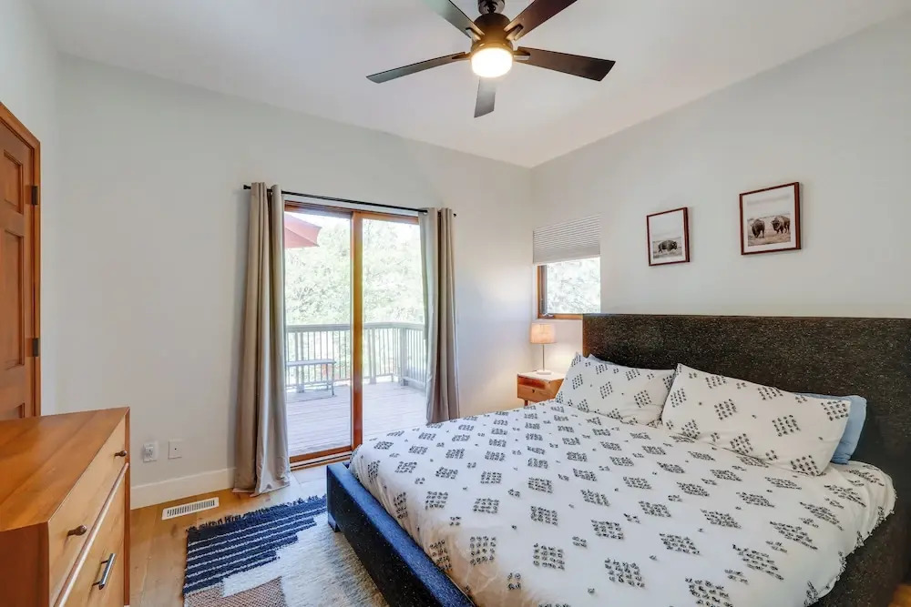 Spacious Flagstaff Home w/ Hot Tub & Fire Pit!