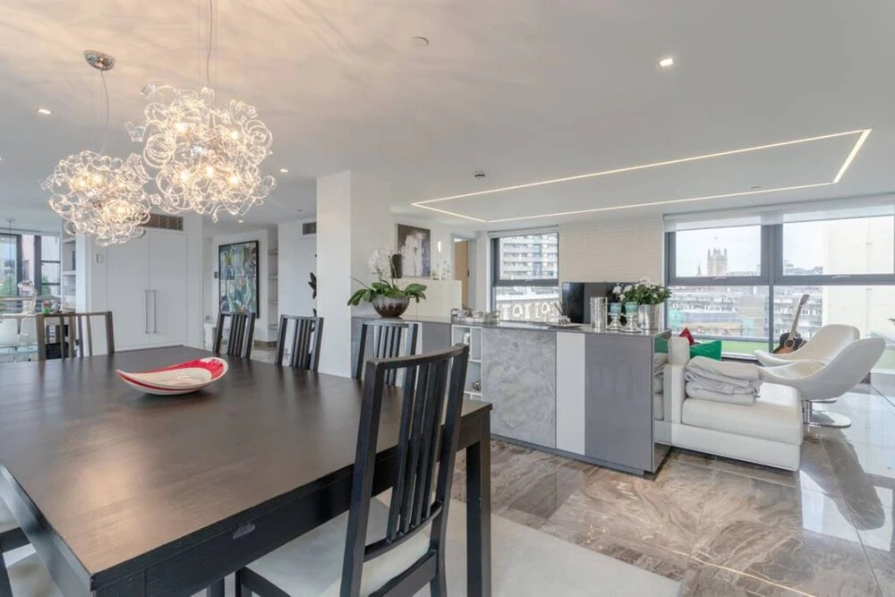 2 Bedroom Penthouse Apartment in Pimlico