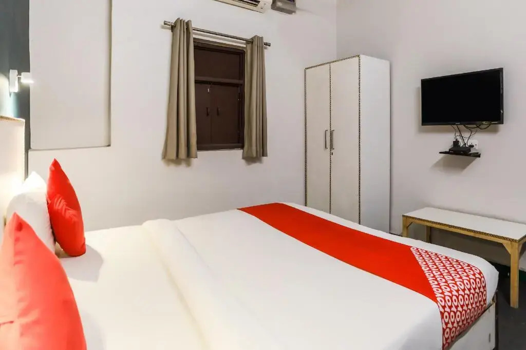 Green View Metro Hospital by OYO Rooms