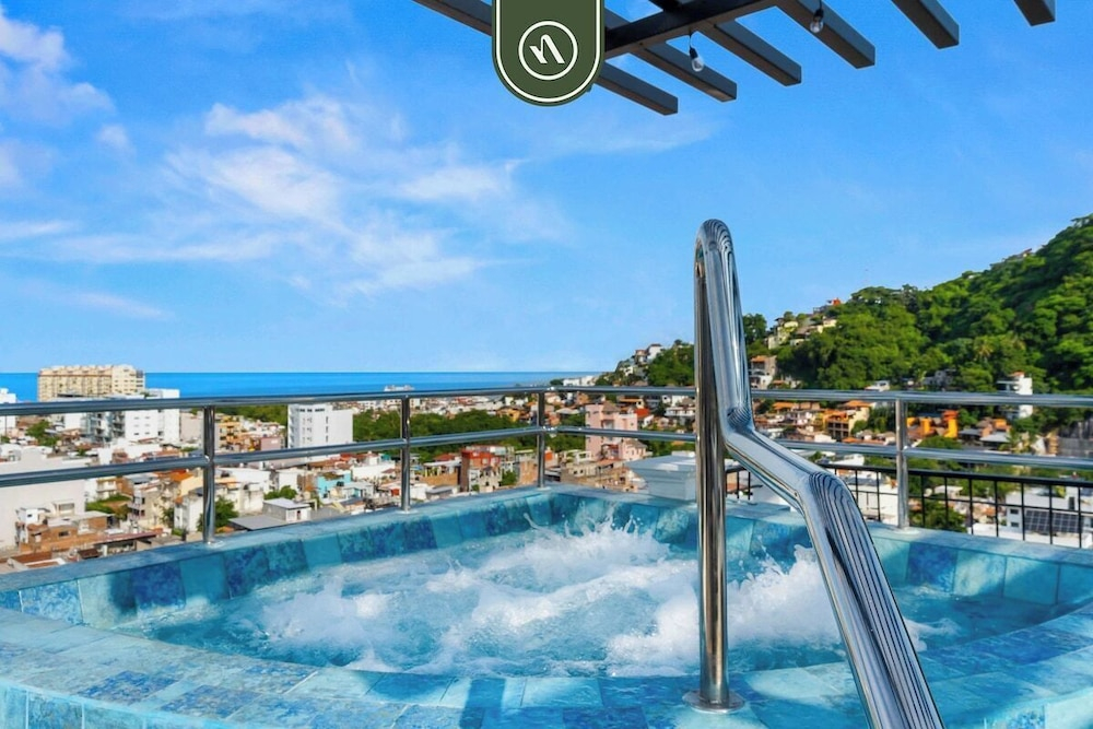 New 1 BR Condo - Rooftop Pool - Oceanview