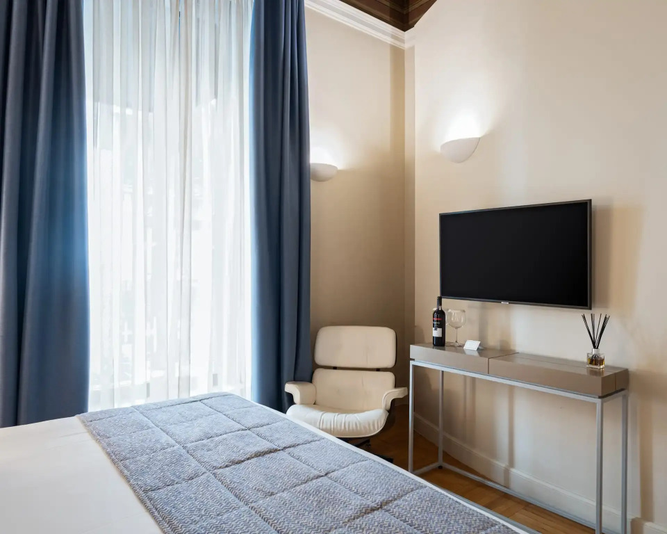 33 Solonos Suites