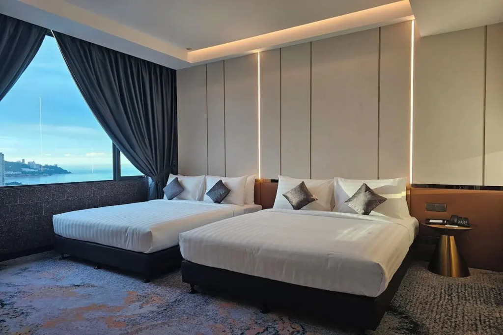 Hompton Hotel by the Beach