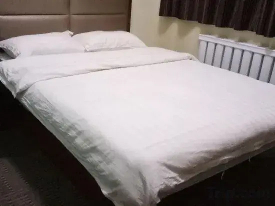 Urumqi West Road Hotel