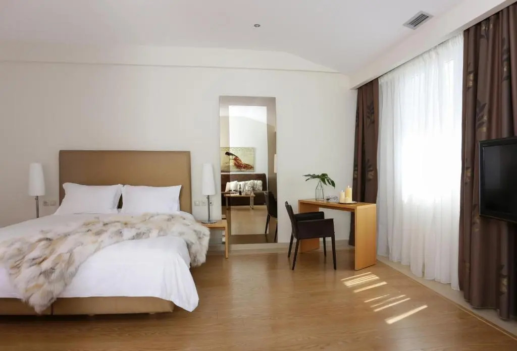 Chloe Luxury Hotel