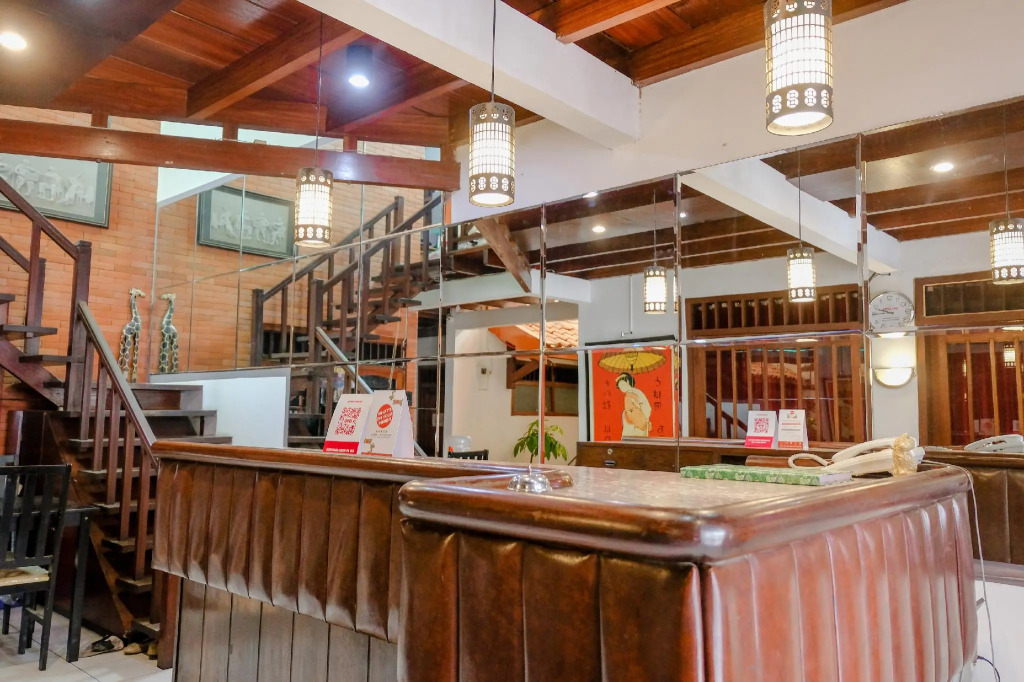 OYO 2060 Adam's Apple Family Guest House