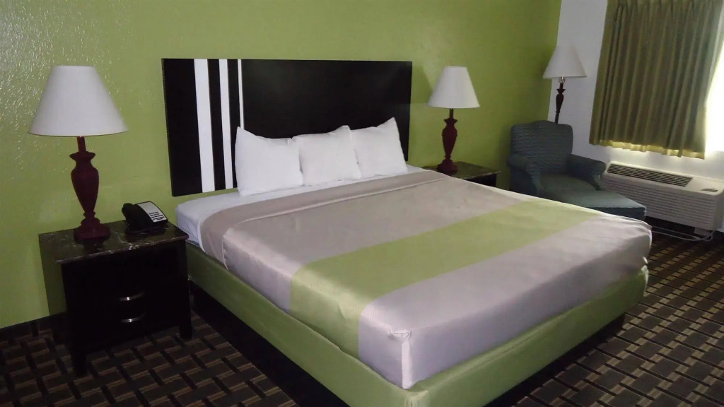 Travelodge by Wyndham LaFayette