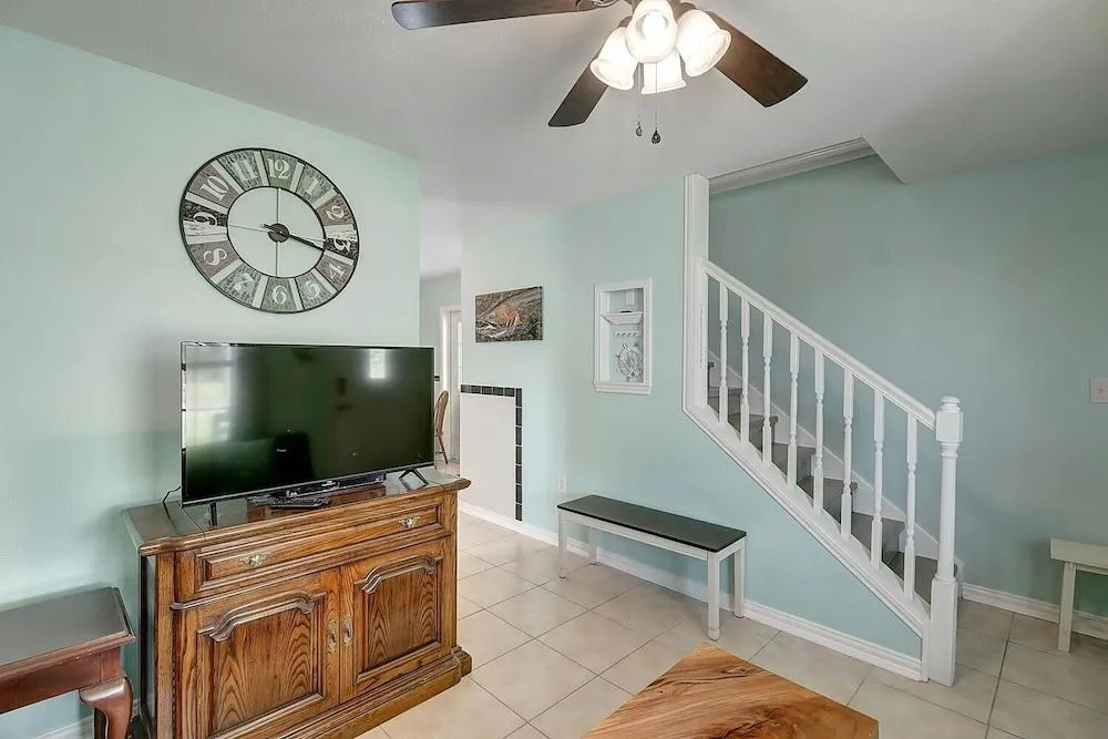Fisherman's Inn 2 Bedroom Home by RedAwning