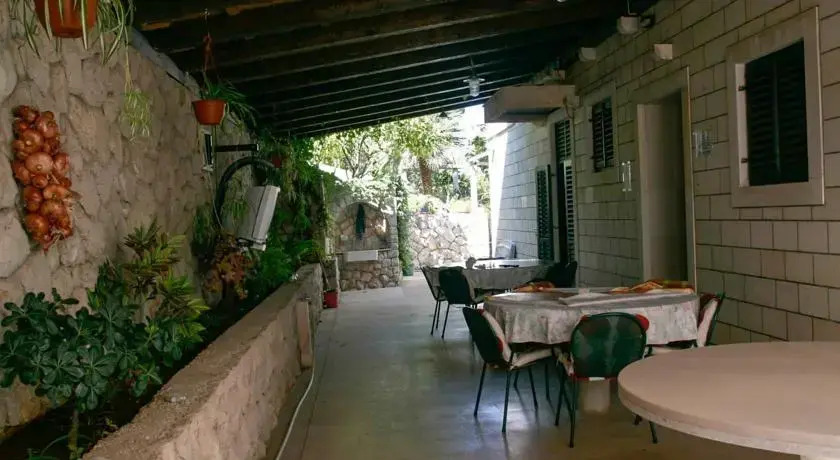 Apartments and Rooms Villa Mir