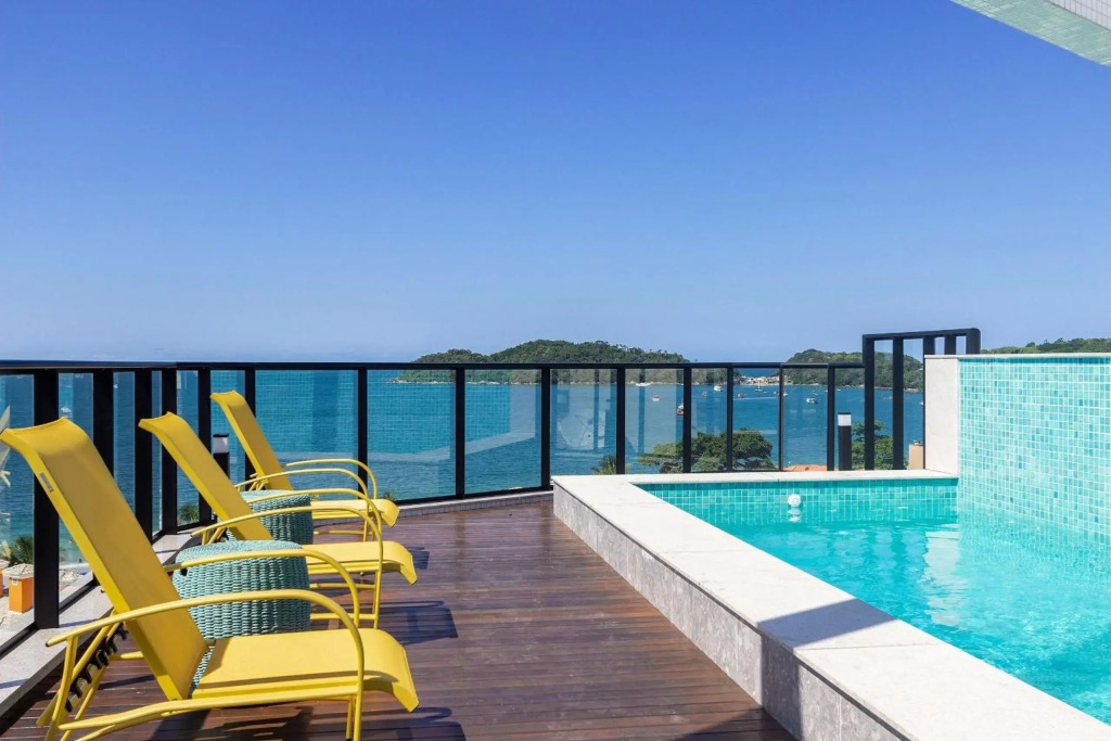 AION 205 - Apartamento a 50 metros da praia de Bombinhas - Piscina e Academia com Vista Panorâmica