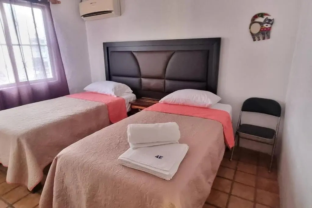 Lovely 2-bedroom condo with POOL