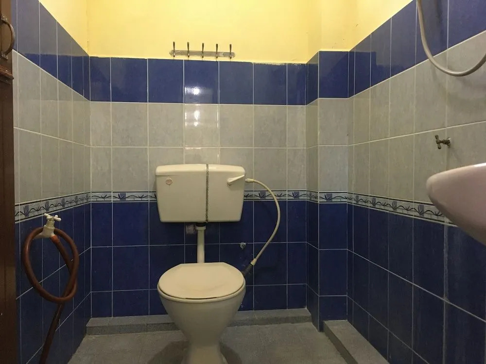 SPOT ON 89857 Azra Inn Rumah Tumpangan