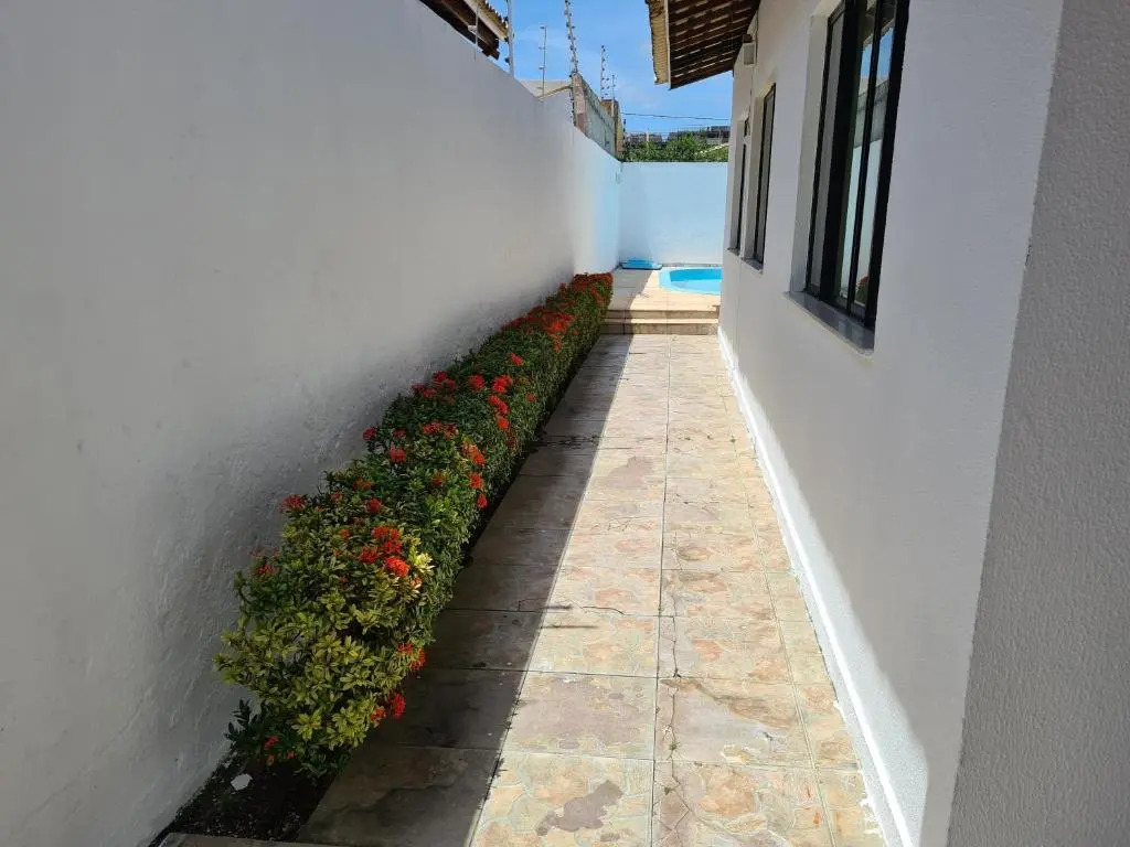 Casa na Aruana com piscina e 3/4