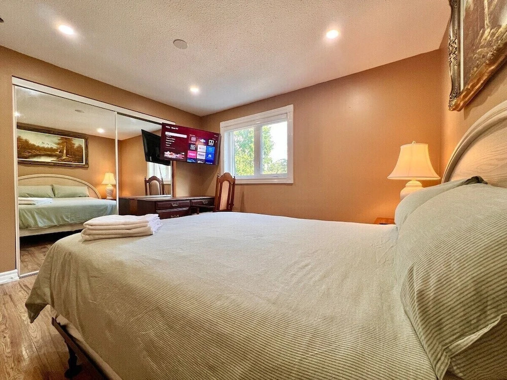 Cozy Home Near Transit & Hillcrest Mall with Free Parking