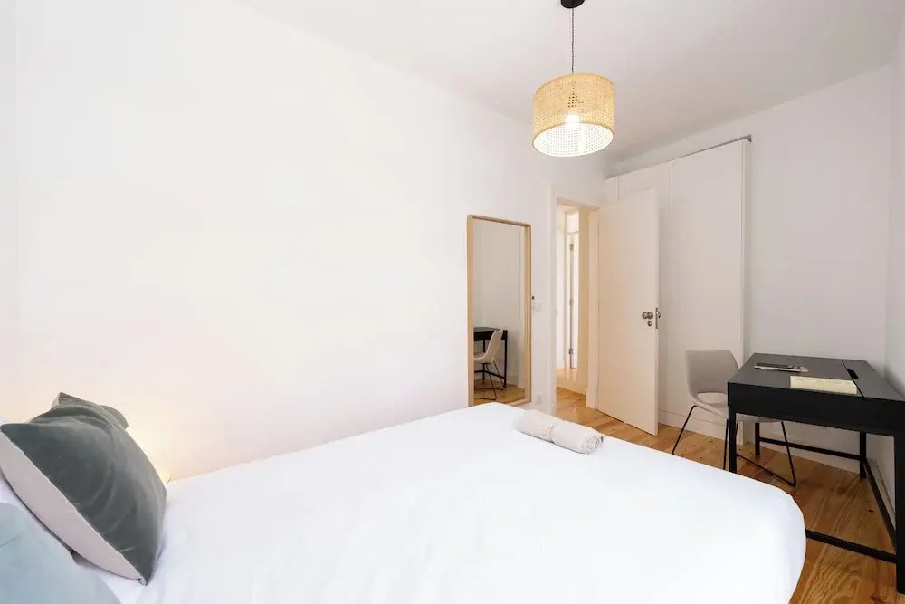 Sunny Lisbon Apartments by Soulplaces