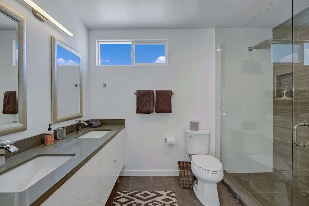4br/3ba W/front Yard Pool In Southeast Palm Springs 4 Bedroom Home