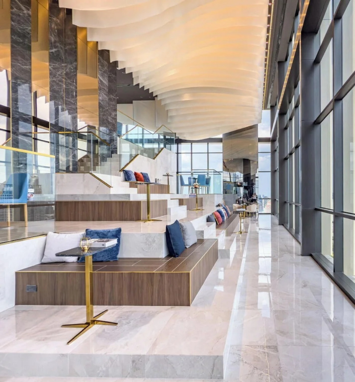 Luxury Downtown Bangkok 2BR 2BA · Sky Pool Gym · 5min Walk to Siam Paragon