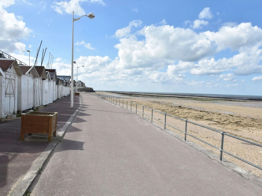 Simple Cottage Opposite the Beach and Within Walking Distance of the Facilities