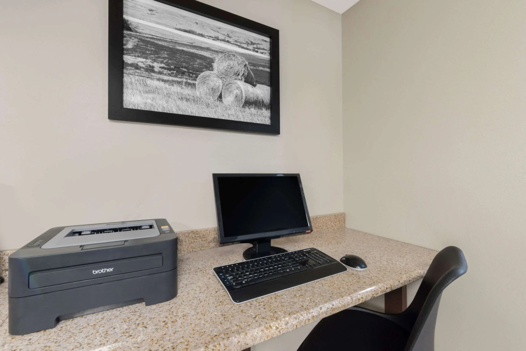 Super 8 by Wyndham Pierre SD