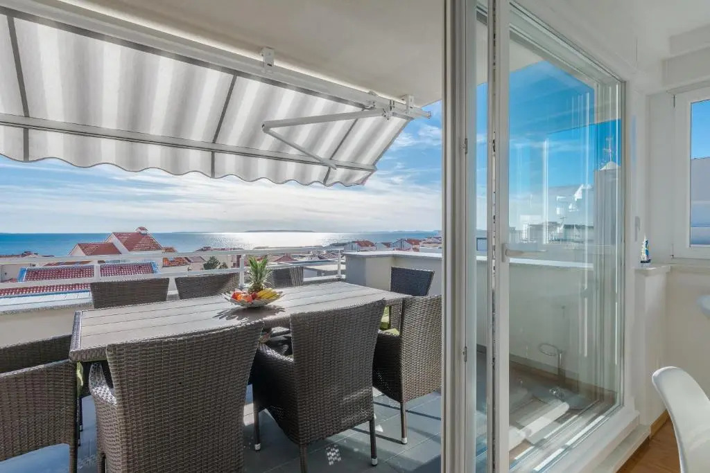 Apartments Tomana