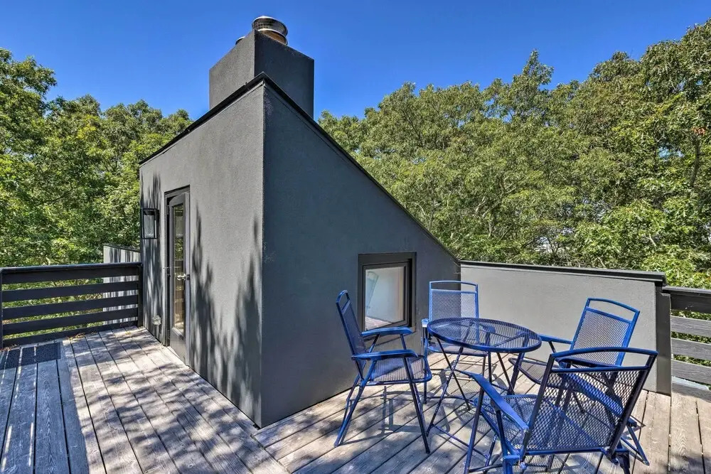 Unique Southampton Getaway w/ Rooftop Deck!