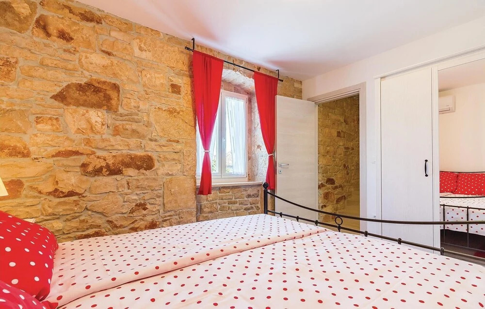 Nice Home in Peruski With Wifi and 3 Bedrooms