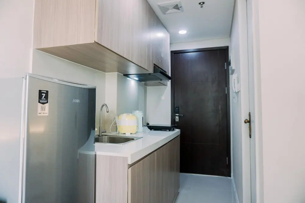 Homey And Minimalist Studio At Daan Mogot City Apartment