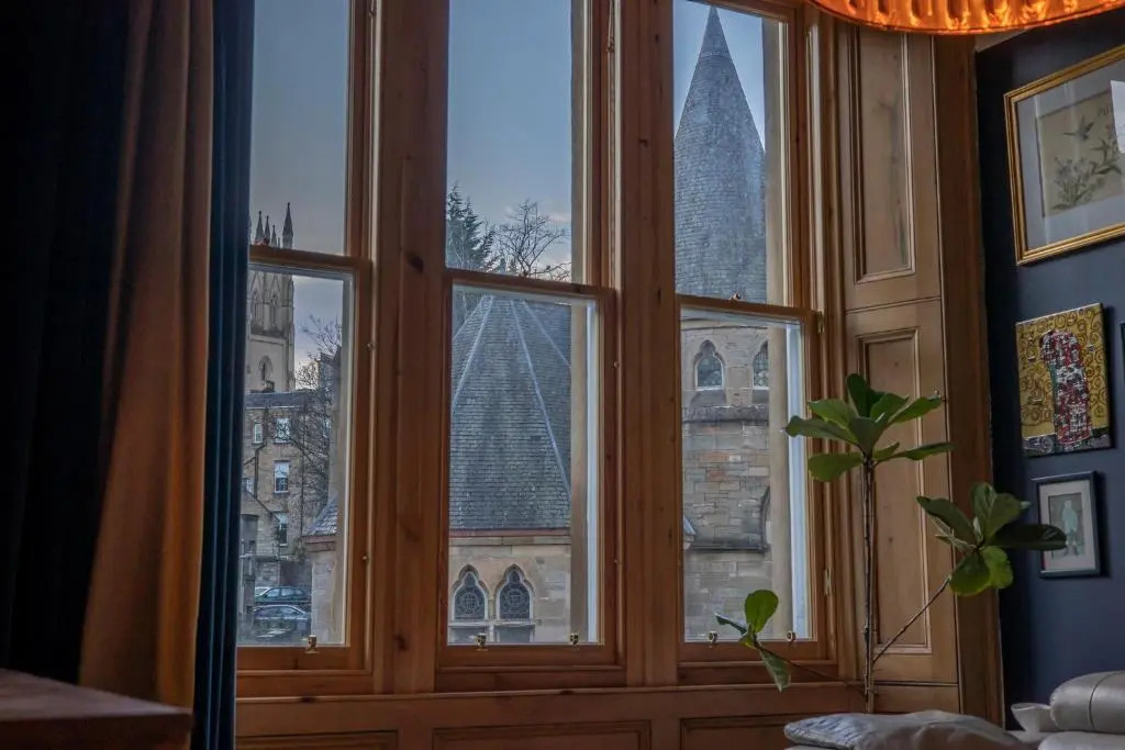2 Bed in great location 15-20 Minutes walk to SEC