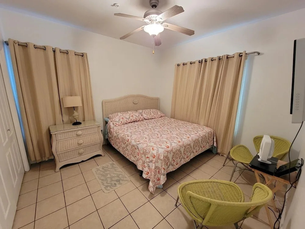 Sparkling Pool Easy Walk to Beach Los Cabos 2 Bedroom Home by Redawning