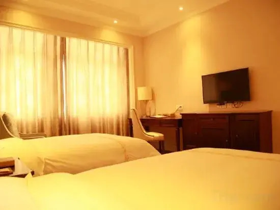 Gushi Yibai International Hotel
