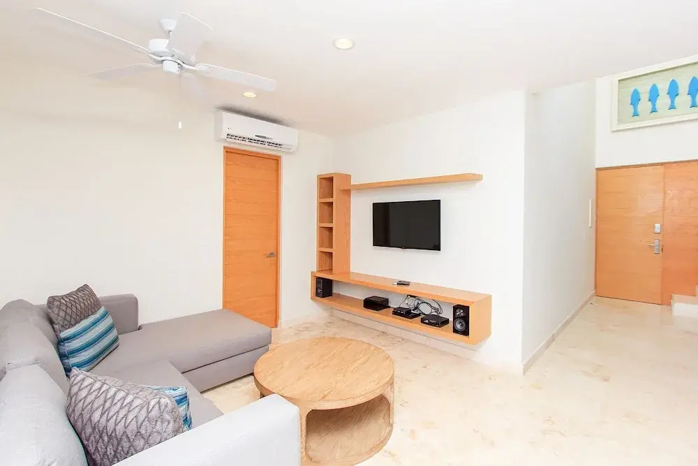 A-Nah Apartments, Rooftop Pool, walking distance to 5th avenue