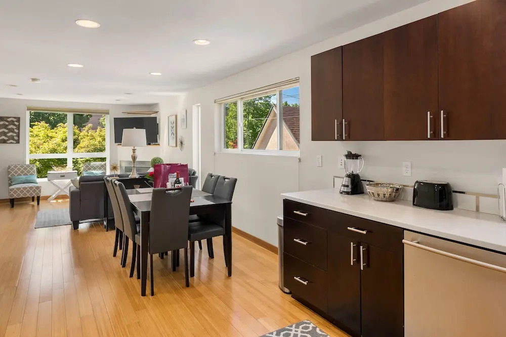 Seattle Vacation Home-18th Ave Townhome