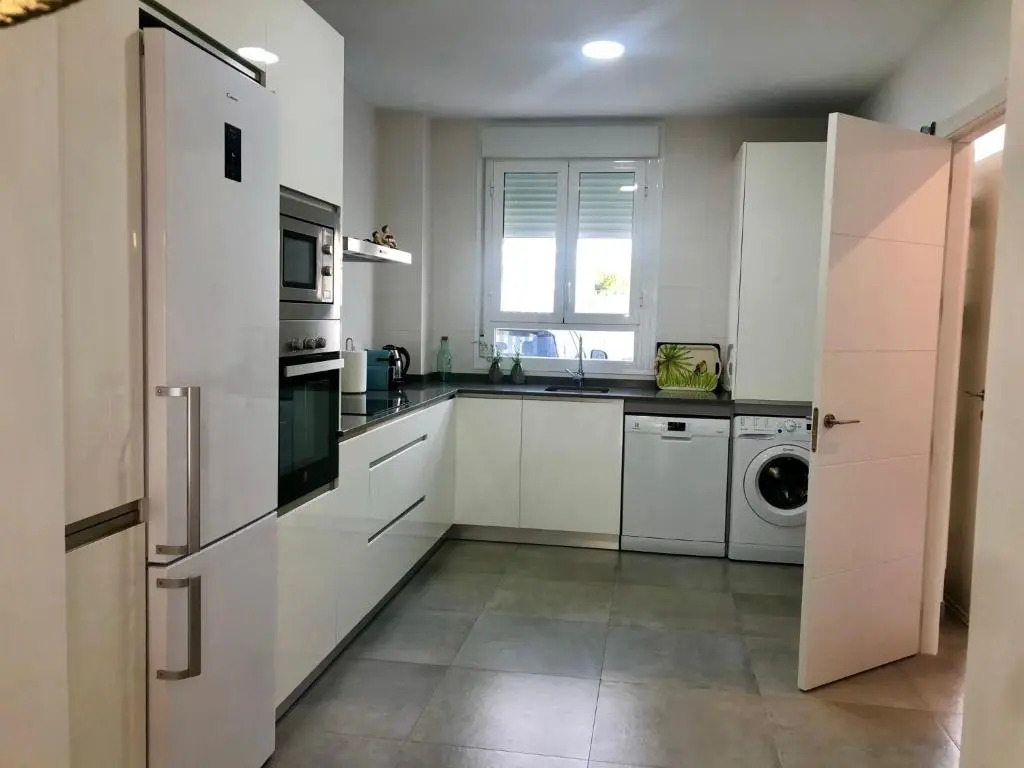 GATU Conil Sunset casa junto el mar con jardín privado, parking gratis y piscina común -Mayores de 21 años y familias