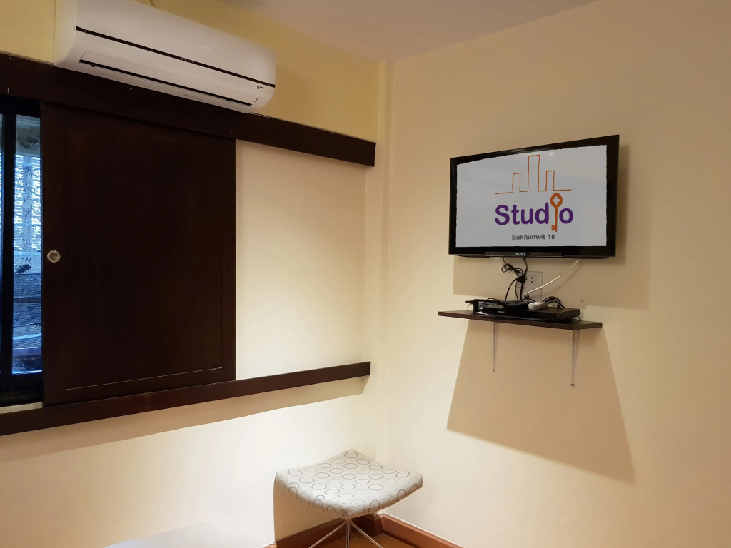Studio Sukhumvit 18 by iCheck inn